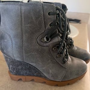 Sorrel gray wedge boots